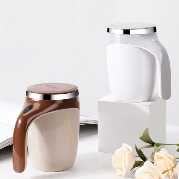 Taza de agitación automática recargable